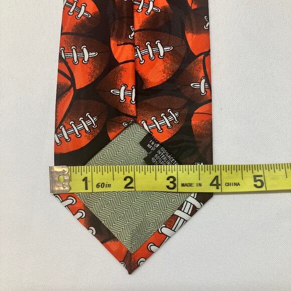 WB Looney Tunes Team NFL Vintage 1993 Graphic Print 4” Neck Tie Football - Picture 11 of 14
